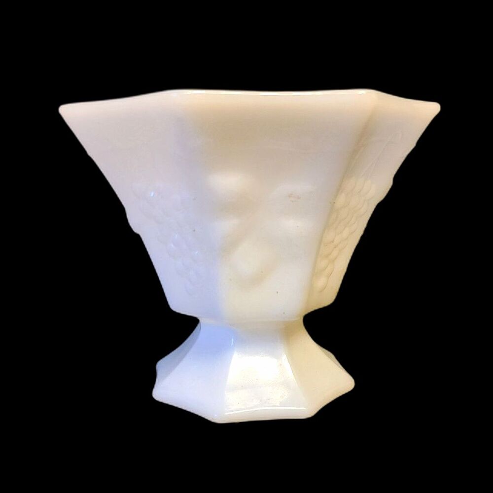 Pedestal Milk Glass Candy Bowl Harvest Grape Pattern Vintage Anchor Hocking ‎ 5" - Picture 3 of 8